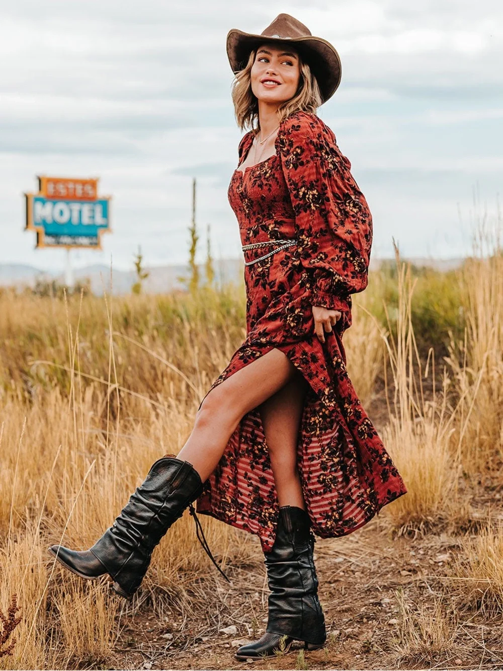 Jules Western Boot in the distressed wine/burgundy